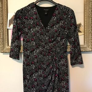 WHBM black and white 3/4 length sleeve dress